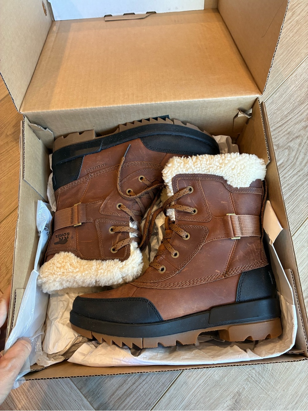 SOREL new in box Tivoli parc boot dark brown leather Sherpa lined waterproof 8